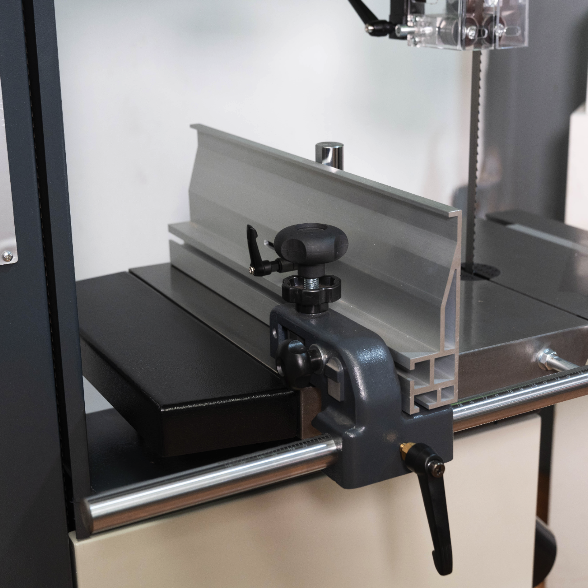 Woodfast 450mm (18") Deluxe Wood / Metal Bandsaw with Electronic Variable Speed 2.5HP 240V BS450A-EVS