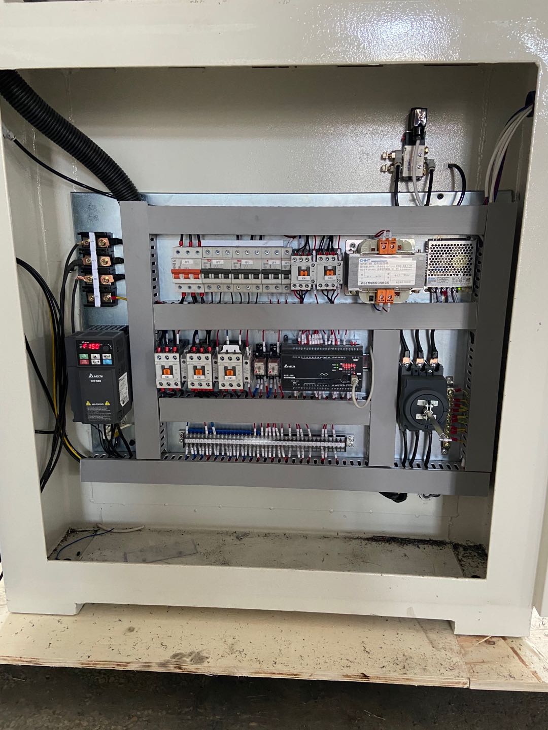 ToughCut 1300mm Double Wide Belt Sander with Platen PLATINUM 1300DB