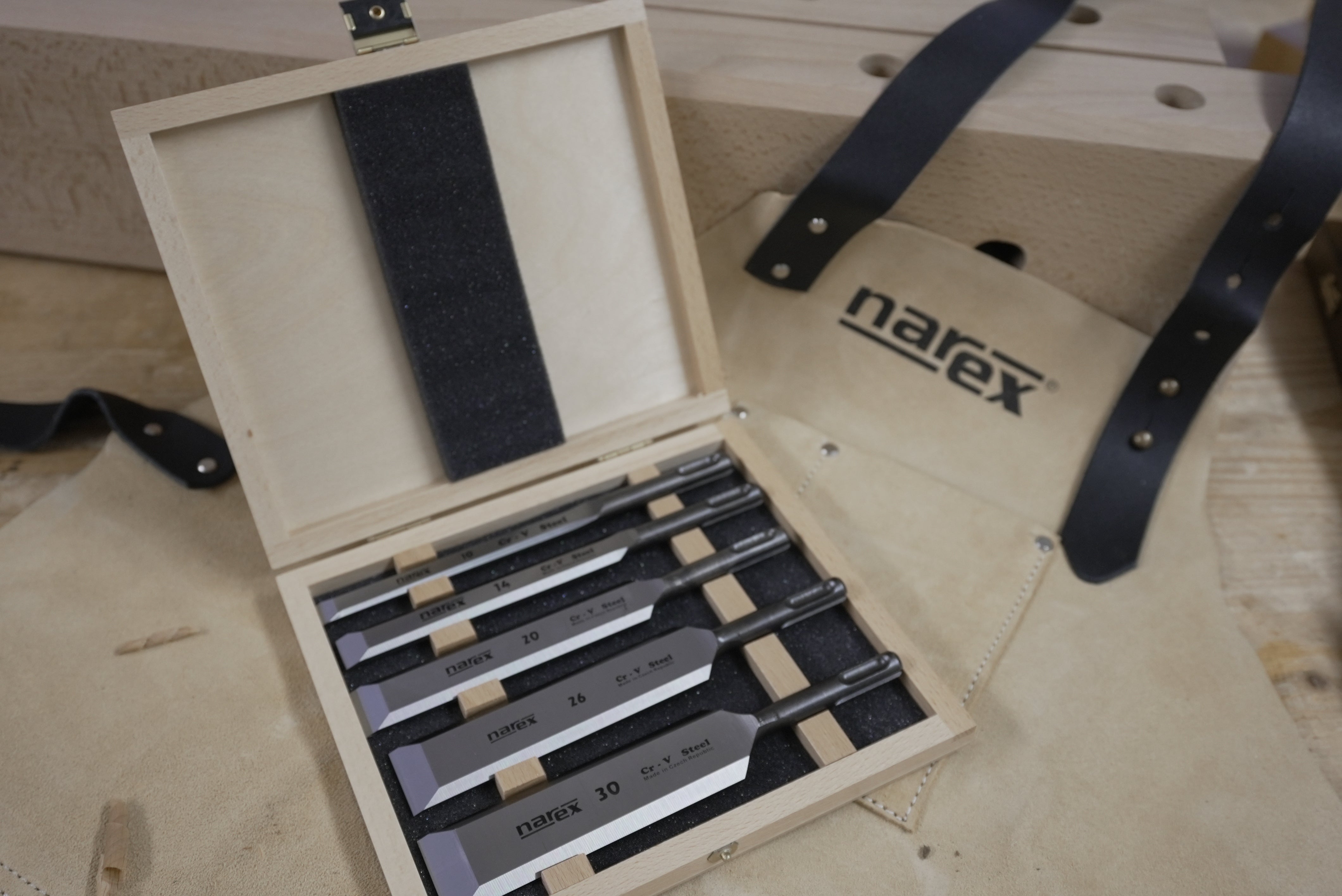 Set of Machine Chisels with Shank Mount 5pce (10mm / 14mm / 20mm / 26mm / 30mm) in Wooden Box 853901 by Narex